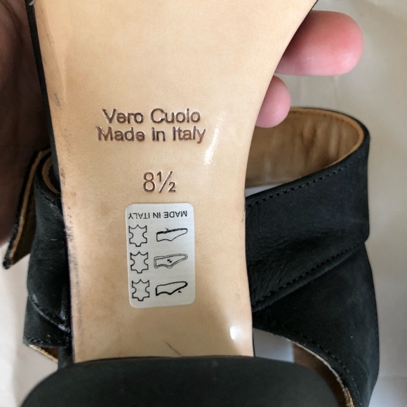 Italian suede ankle strapped heel - Picture 4 of 7